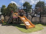 人工芝の上は裸足で遊べます！